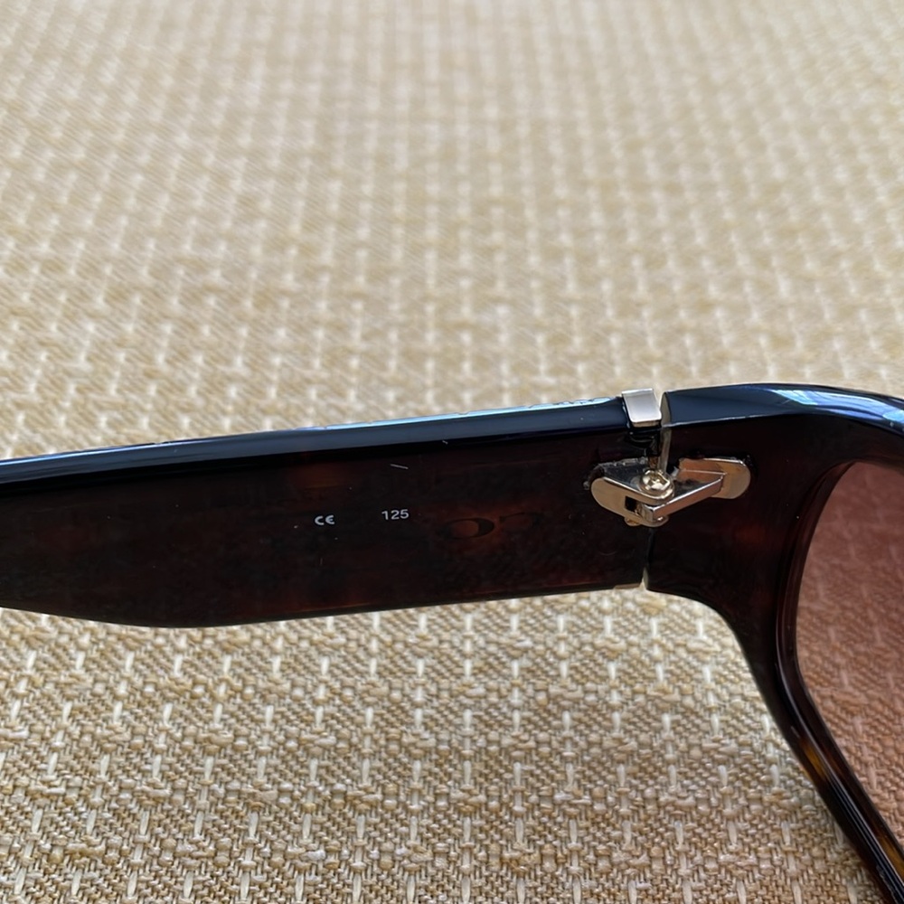 Coach sunglasses with case . EUC - Picture 8 of 12